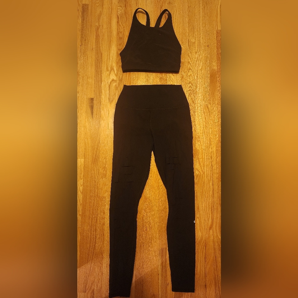 Alo Yoga Leggings And Top Distressed Style
